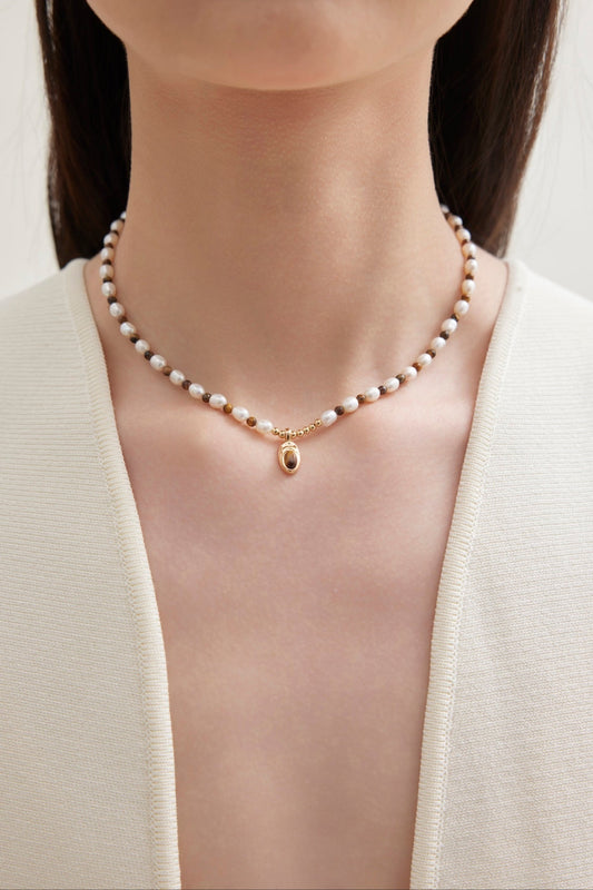 White gold pearl necklace