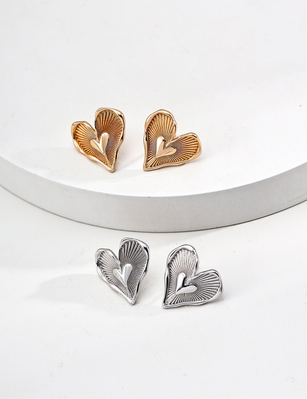 Design heart-shaped earrings