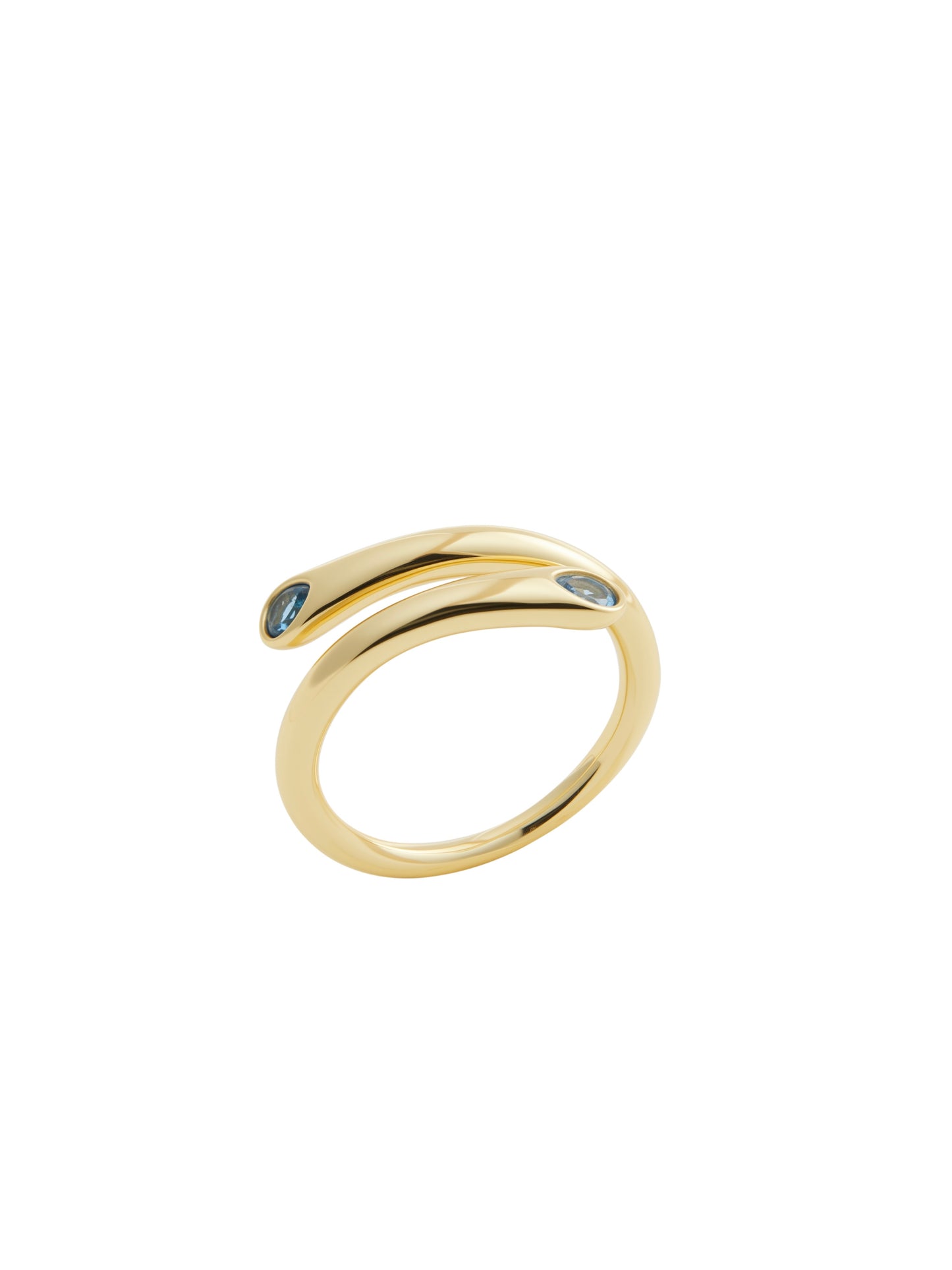 Simple lines surround K gold ring